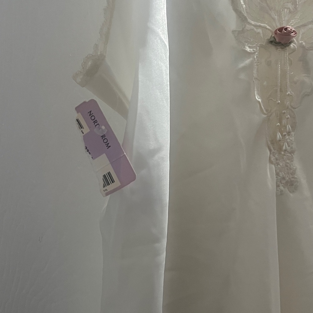Cream Nightgown with Lace and Pink Rose

456 

P2P 21 inches - Picture 3 of 4